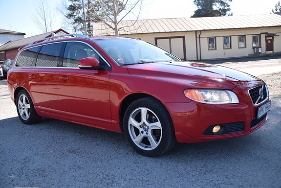 Volvo V70 3 of 5