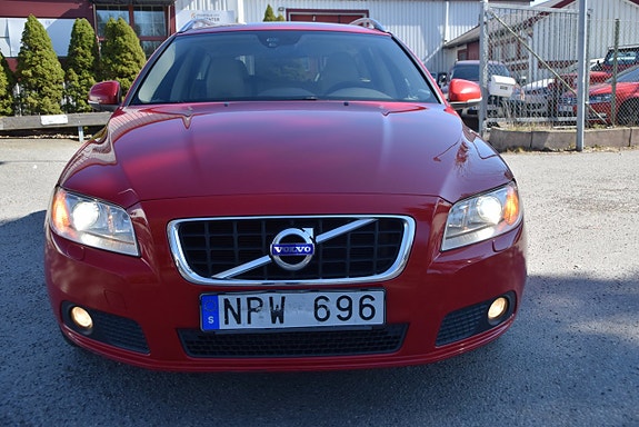 Volvo V70 2 of 5