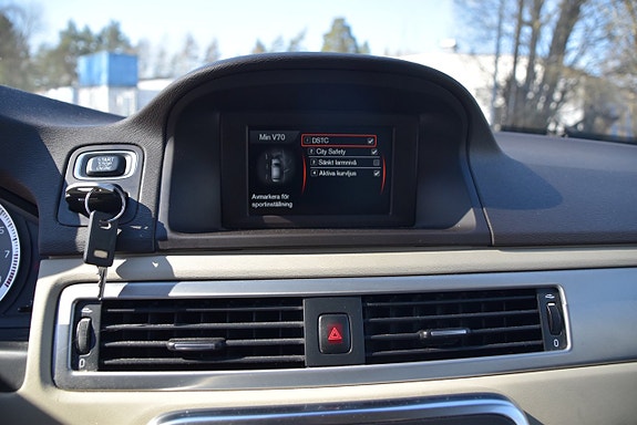 Volvo V70 13 of 23
