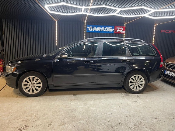 Volvo V50 2 of 12