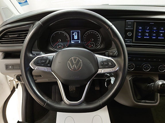 Volkswagen Caravelle 9 of 19