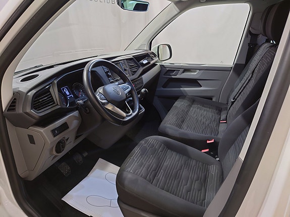 Volkswagen Caravelle 7 of 19