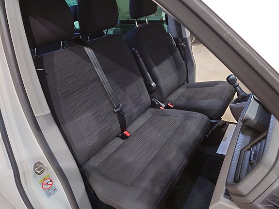 Volkswagen Caravelle 10 of 19