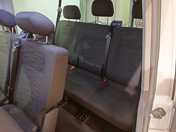 Volkswagen Caravelle 12 of 19