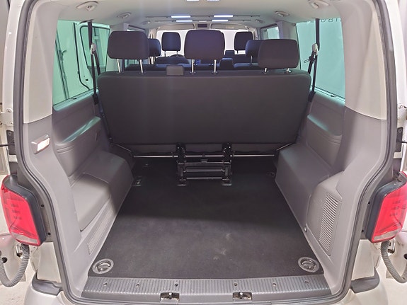 Volkswagen Caravelle 15 of 19