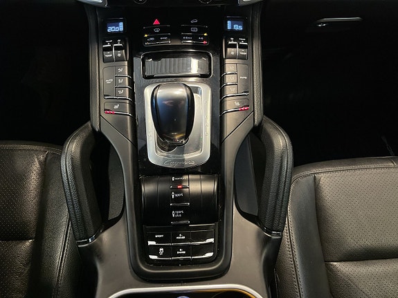 Porsche Cayenne S 19 of 26