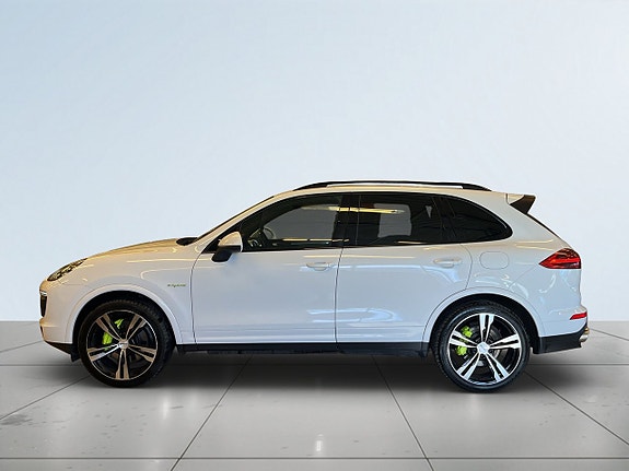 Porsche Cayenne S 4 of 5