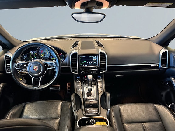 Porsche Cayenne S 8 of 26