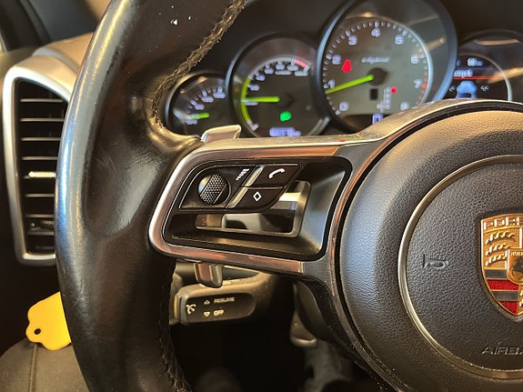 Porsche Cayenne S 17 of 26