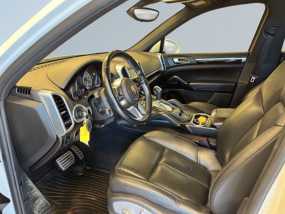 Porsche Cayenne S 7 of 26
