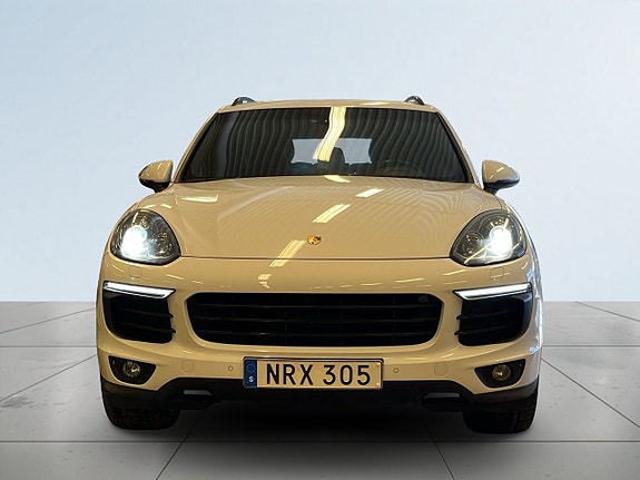 Porsche Cayenne S 2 of 5