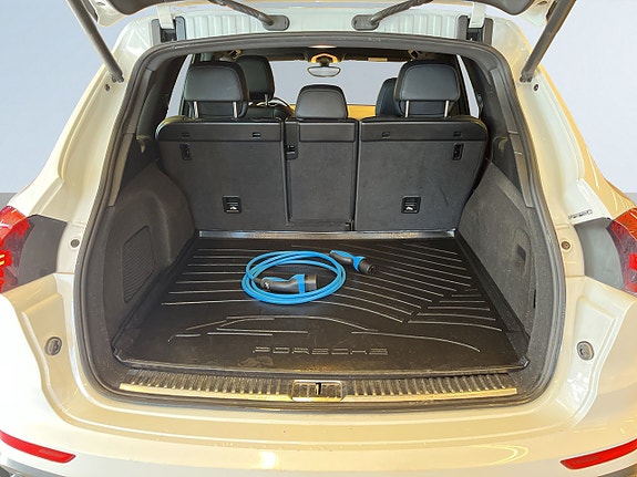 Porsche Cayenne S 12 of 26