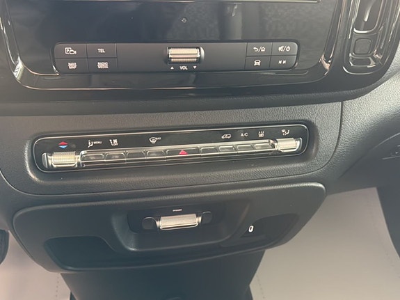 Mercedes-Benz eVito Tourer 12 of 13