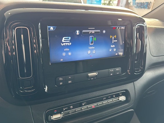 Mercedes-Benz eVito Tourer 7 of 13