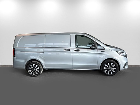 Mercedes-Benz eVito Tourer 4 of 5