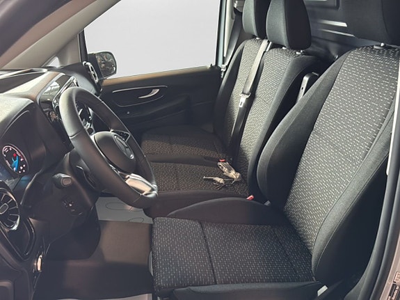 Mercedes-Benz eVito Tourer 9 of 13