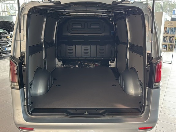 Mercedes-Benz eVito Tourer 8 of 13