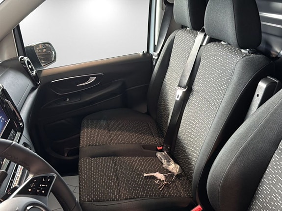 Mercedes-Benz eVito Tourer 10 of 13