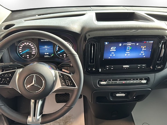 Mercedes-Benz eVito Tourer 6 of 13