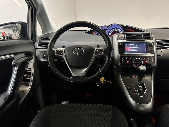 Toyota Verso 12 of 27