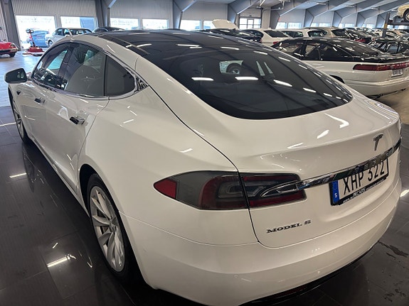 Tesla Model S 5 of 13