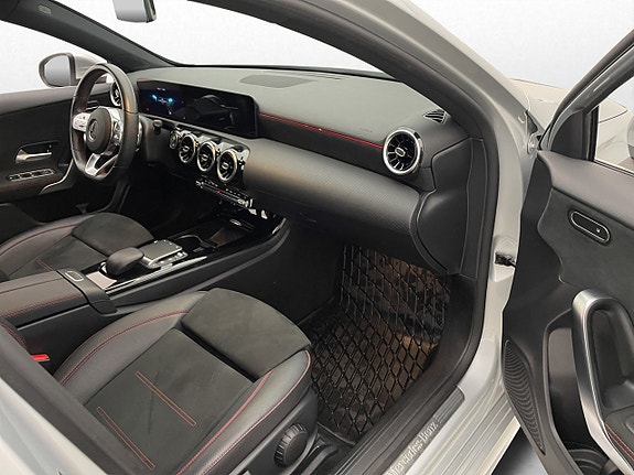 Mercedes-Benz A200 26 of 30