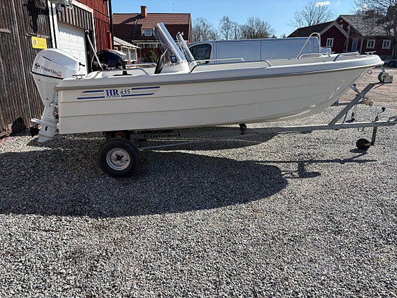 HR 435 -06 med NY Tohatsu MFS30D -26
