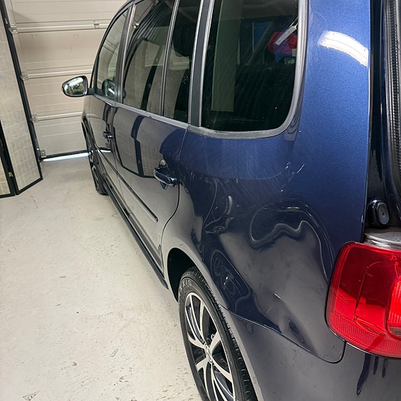 Volkswagen Touran 4 of 5