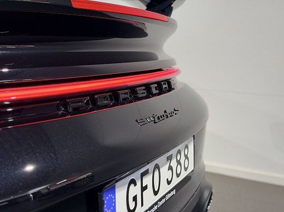Porsche 911 Turbo S 15 of 30