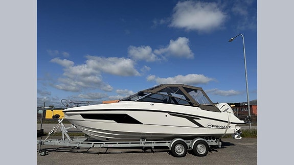 Finnmaster T8 med Yamaha F300XSB2 med upptagningsvagn