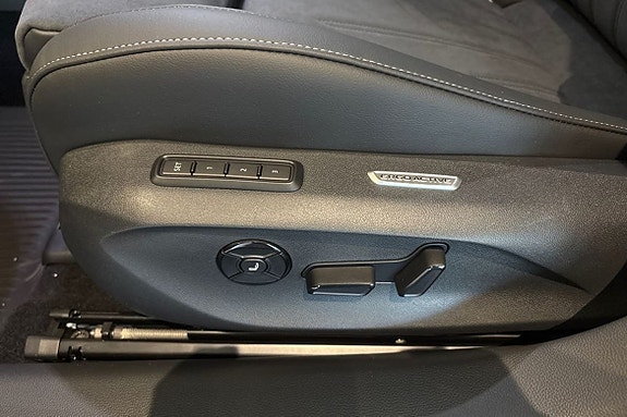 Volkswagen Passat 18 of 25