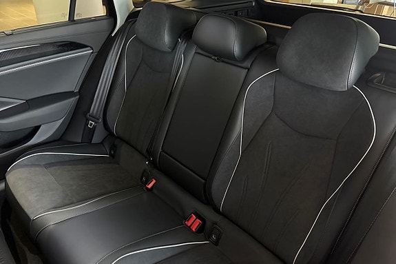 Volkswagen Passat 21 of 25