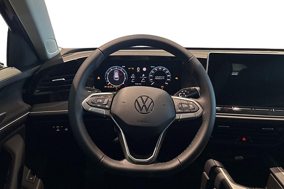 Volkswagen Passat 12 of 25