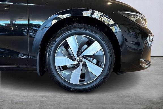 Volkswagen Passat 9 of 25