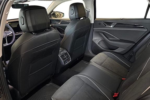 Volkswagen Passat 23 of 25
