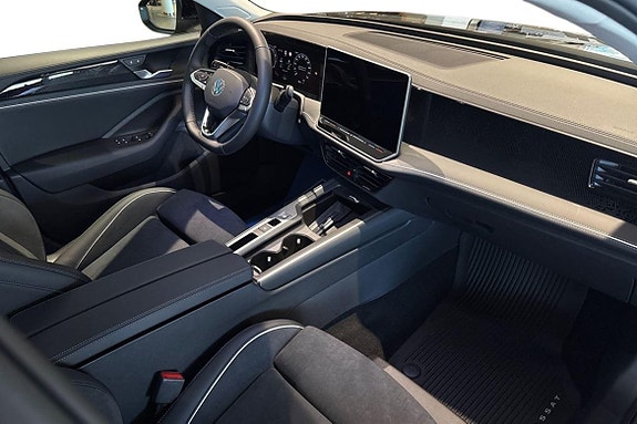 Volkswagen Passat 17 of 25