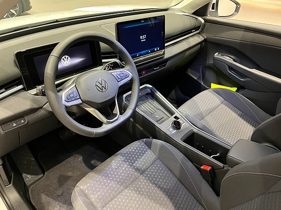 Volkswagen T-Roc 8 of 26