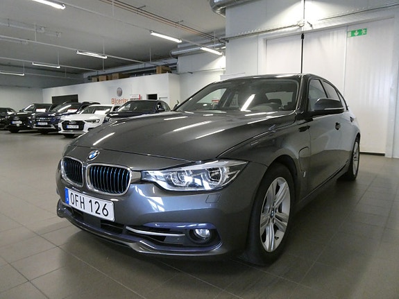 BMW 330e 11 of 20