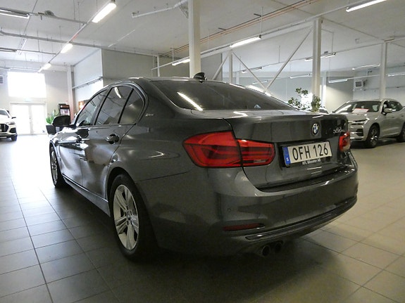 BMW 330e 10 of 20