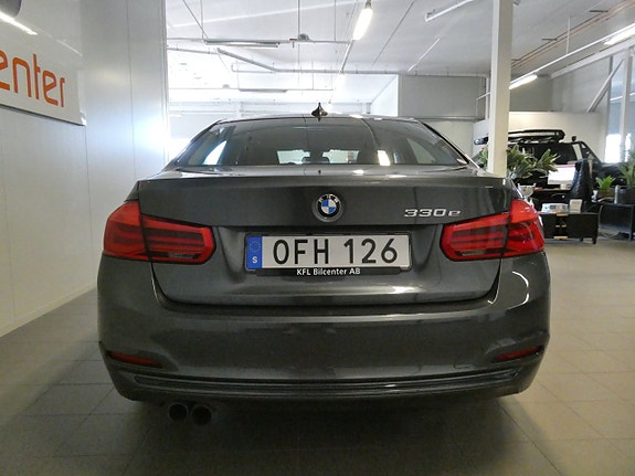 BMW 330e 8 of 20