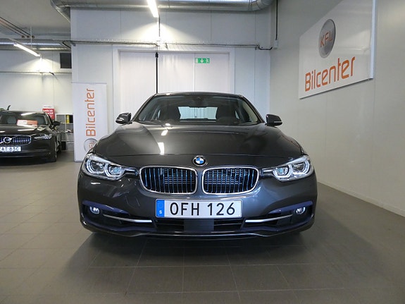 BMW 330e 11 of 20