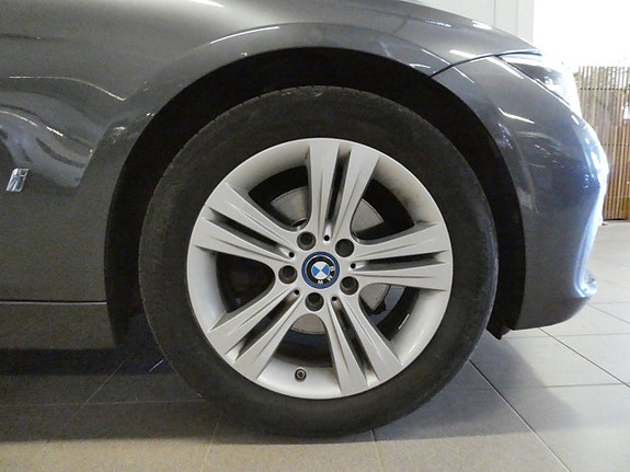 BMW 330e 5 of 20