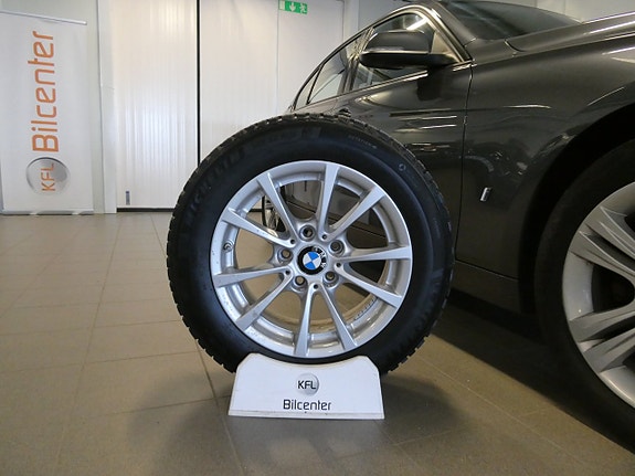 BMW 330e 2 of 20