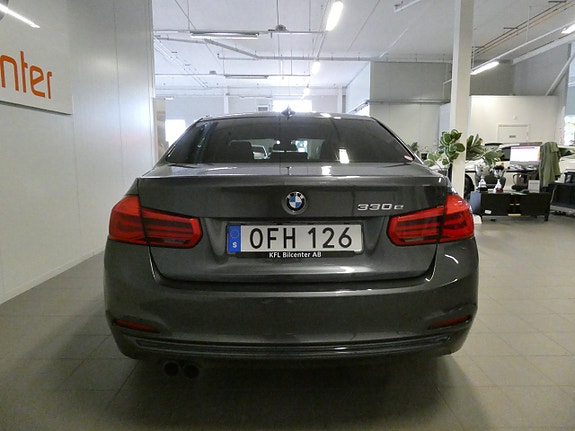 BMW 330e 9 of 20