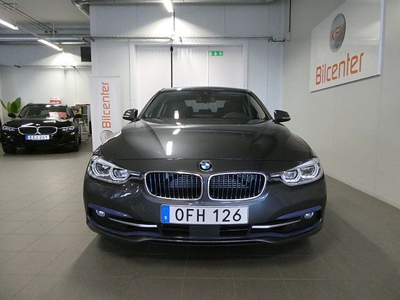 BMW 330e 12 of 20