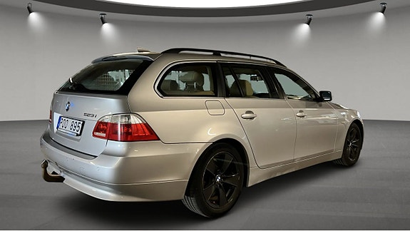 BMW 523i 3 of 5