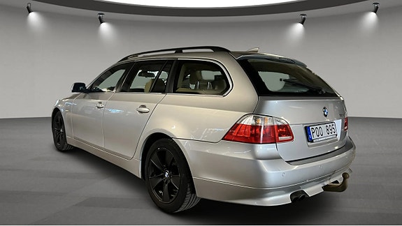 BMW 523i 4 of 5