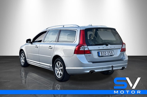 Volvo V70 4 of 5