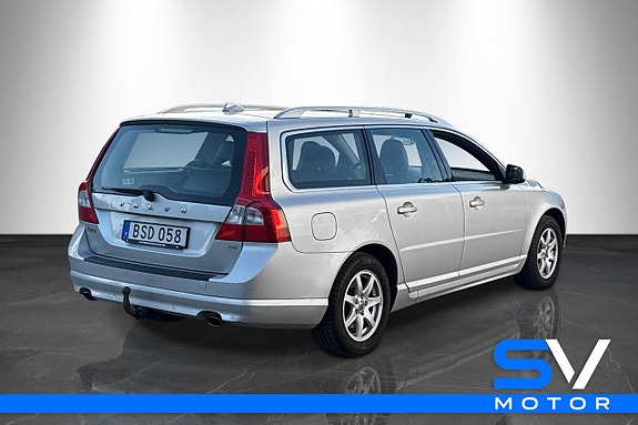 Volvo V70 3 of 5