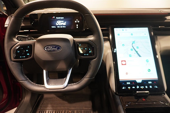 Ford Explorer 8 of 16